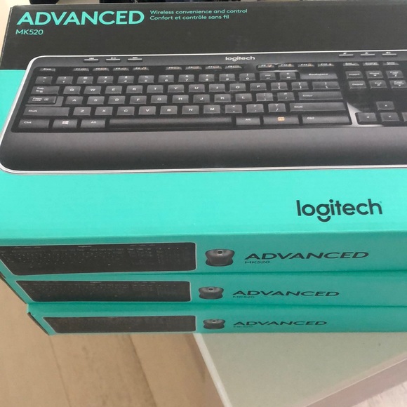 Logitech MK520 Wireless Keyboard and Wireless Mouse Combo - Picture 1 of 5
